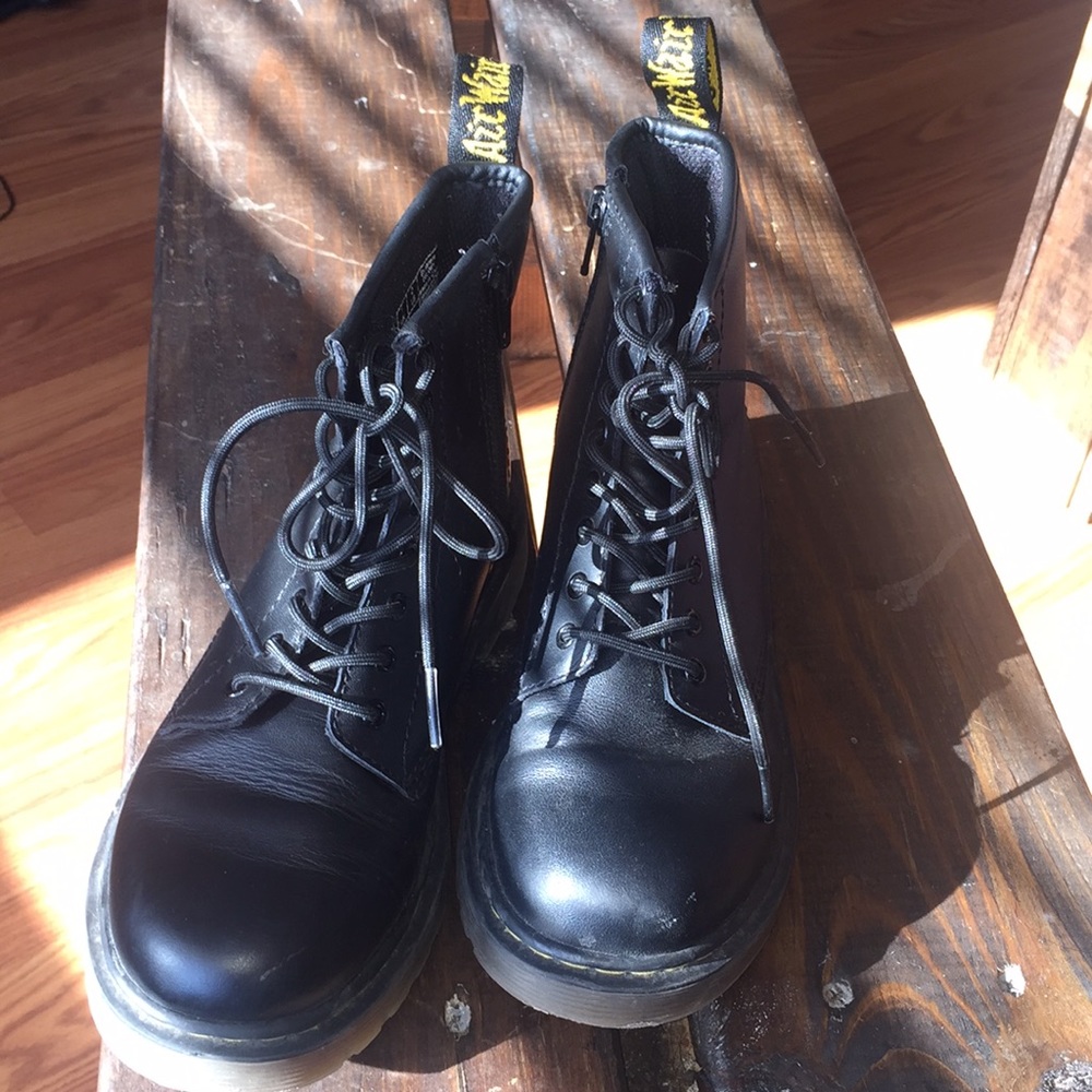 Dr Martens kids  boots US2 /UK 1  boys girls